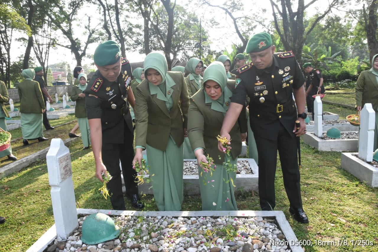 Dandim 1002 Hst Pimpin Ziarah Sambut Hari Juang Tni Ad Ke 78 Di Taman